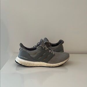 Women’s 8 Adidas Gray/White UltraBoost
